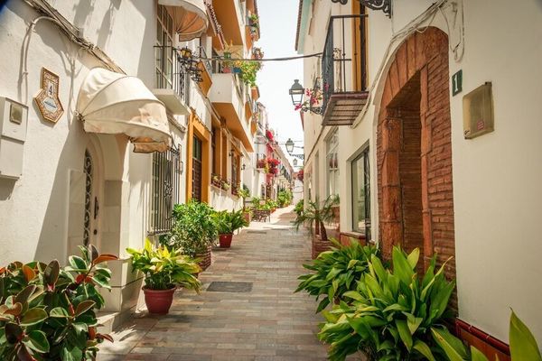 Med hyrbil i Marbella kan du se mer